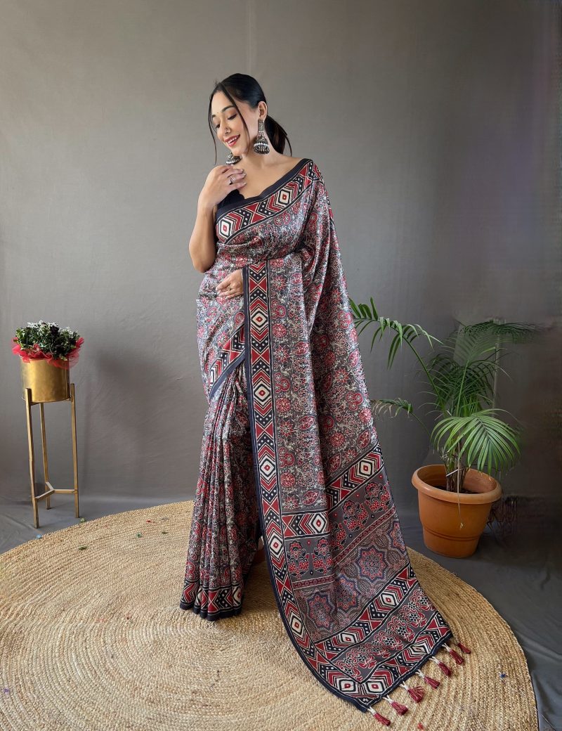 Ajrakh Print Pure Cotton Saree – Traditional Handcrafted Design - Image 3