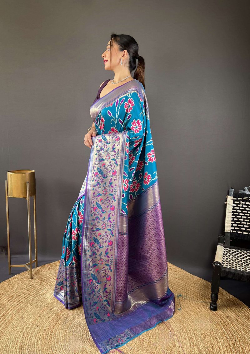 Elegant Blue & Purple Banarasi Silk Saree with Floral Zari Weaving - Image 2